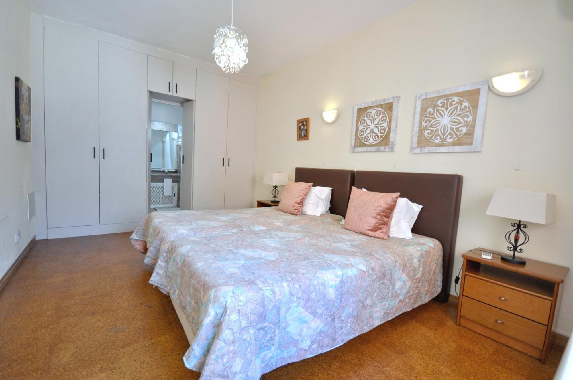 Walking Distance To The Centre - Snooker Table - Private Pool - 5 Bedrooms Quarteira Zewnętrze zdjęcie
