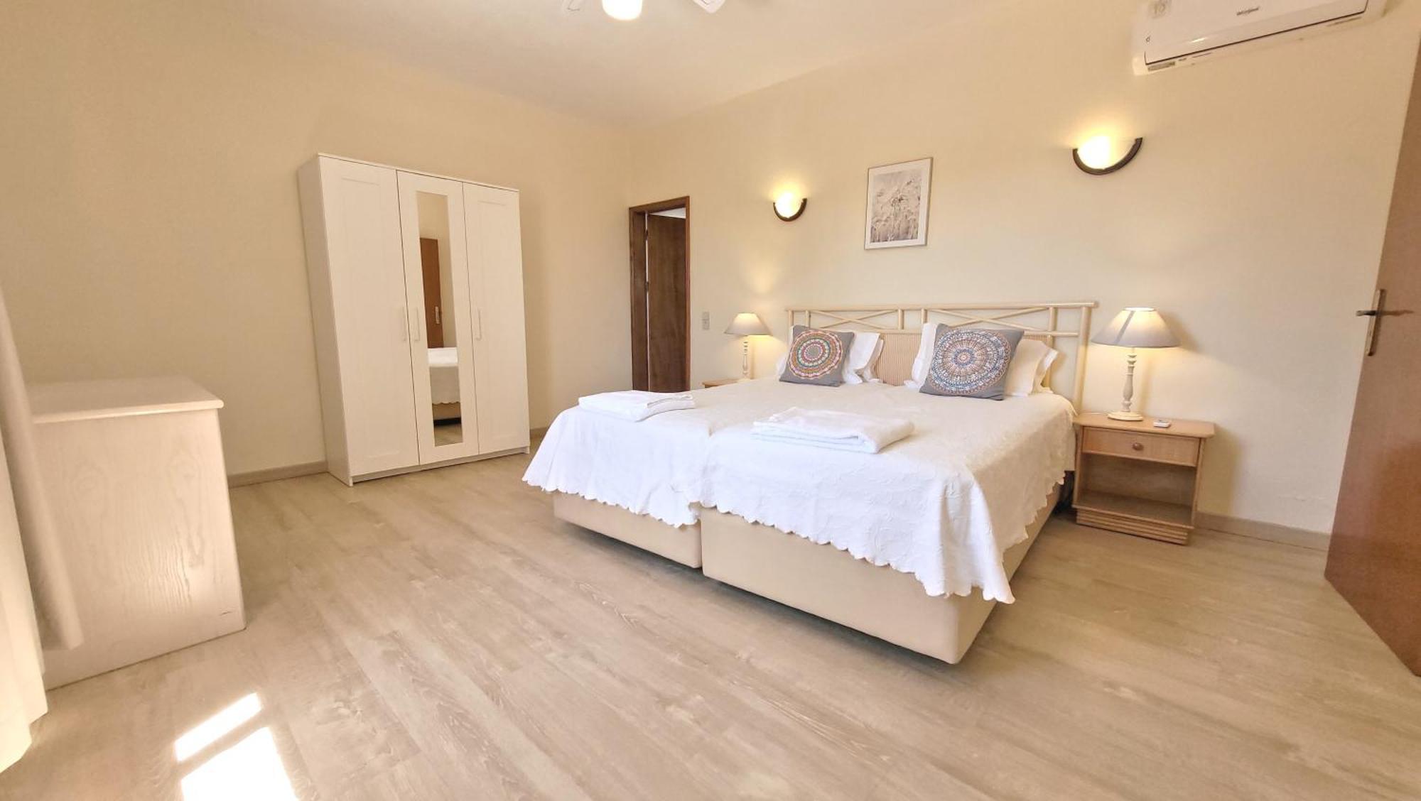 Walking Distance To The Centre - Snooker Table - Private Pool - 5 Bedrooms Quarteira Zewnętrze zdjęcie
