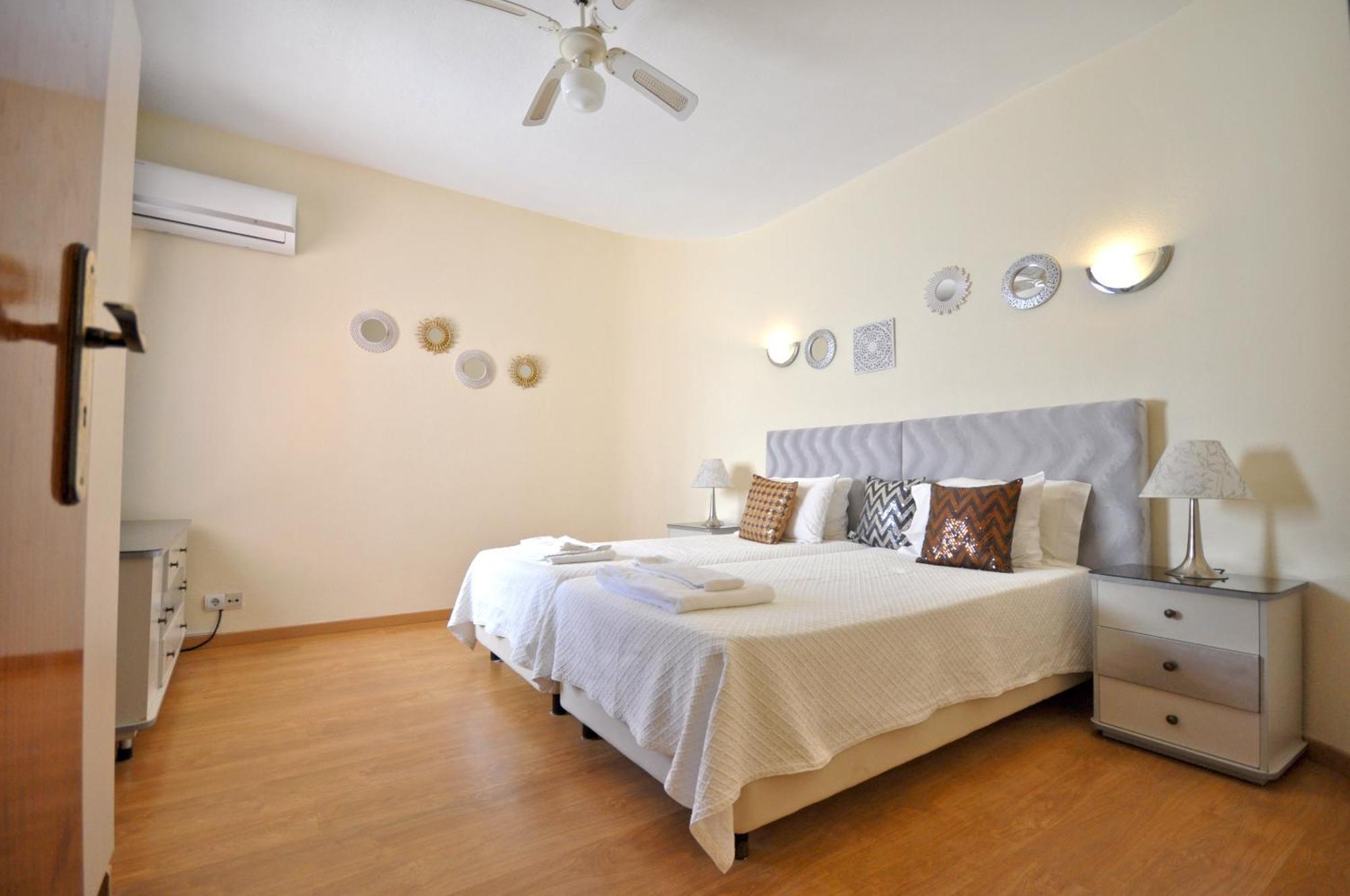 Walking Distance To The Centre - Snooker Table - Private Pool - 5 Bedrooms Quarteira Zewnętrze zdjęcie