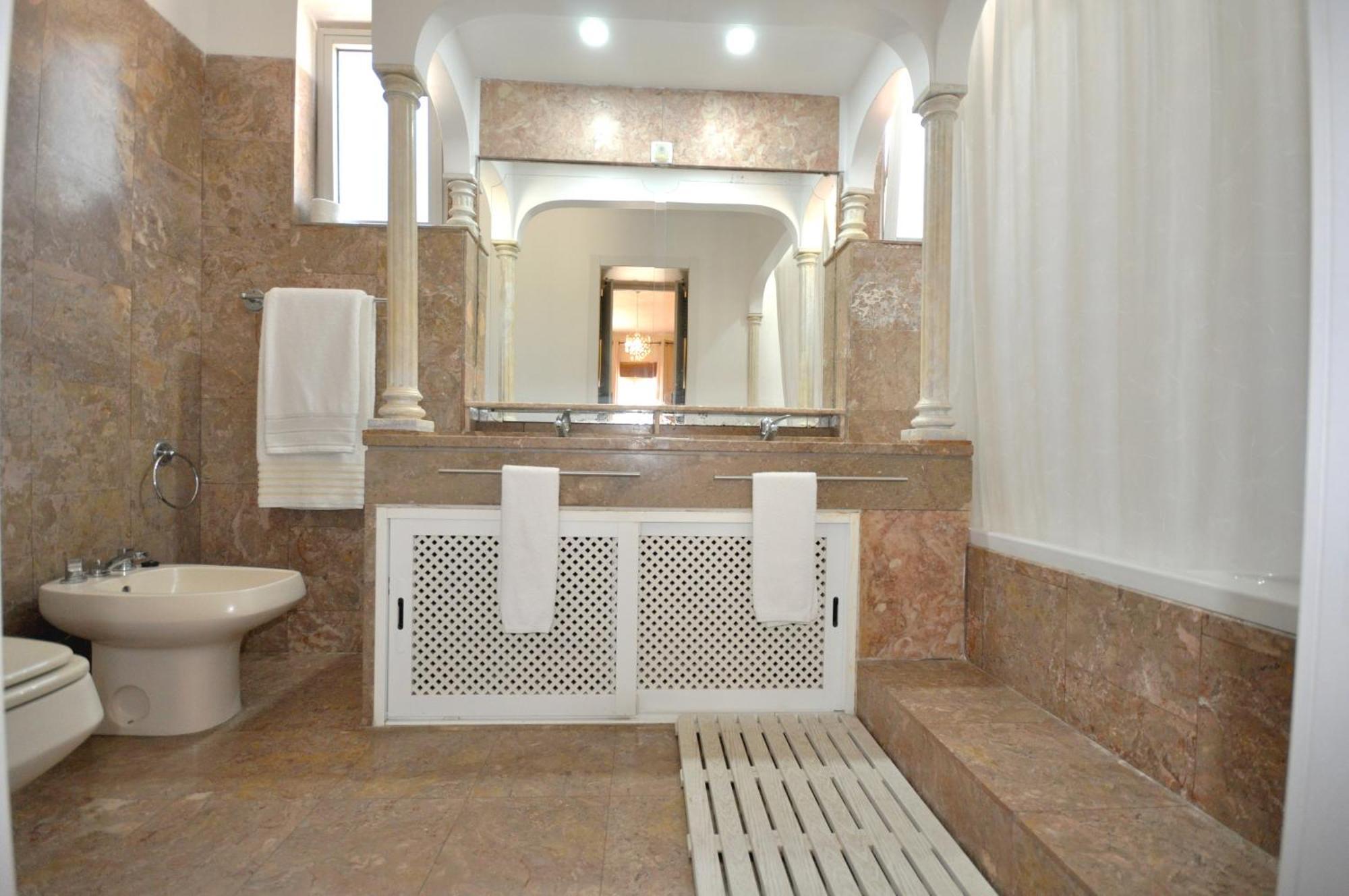Walking Distance To The Centre - Snooker Table - Private Pool - 5 Bedrooms Quarteira Zewnętrze zdjęcie
