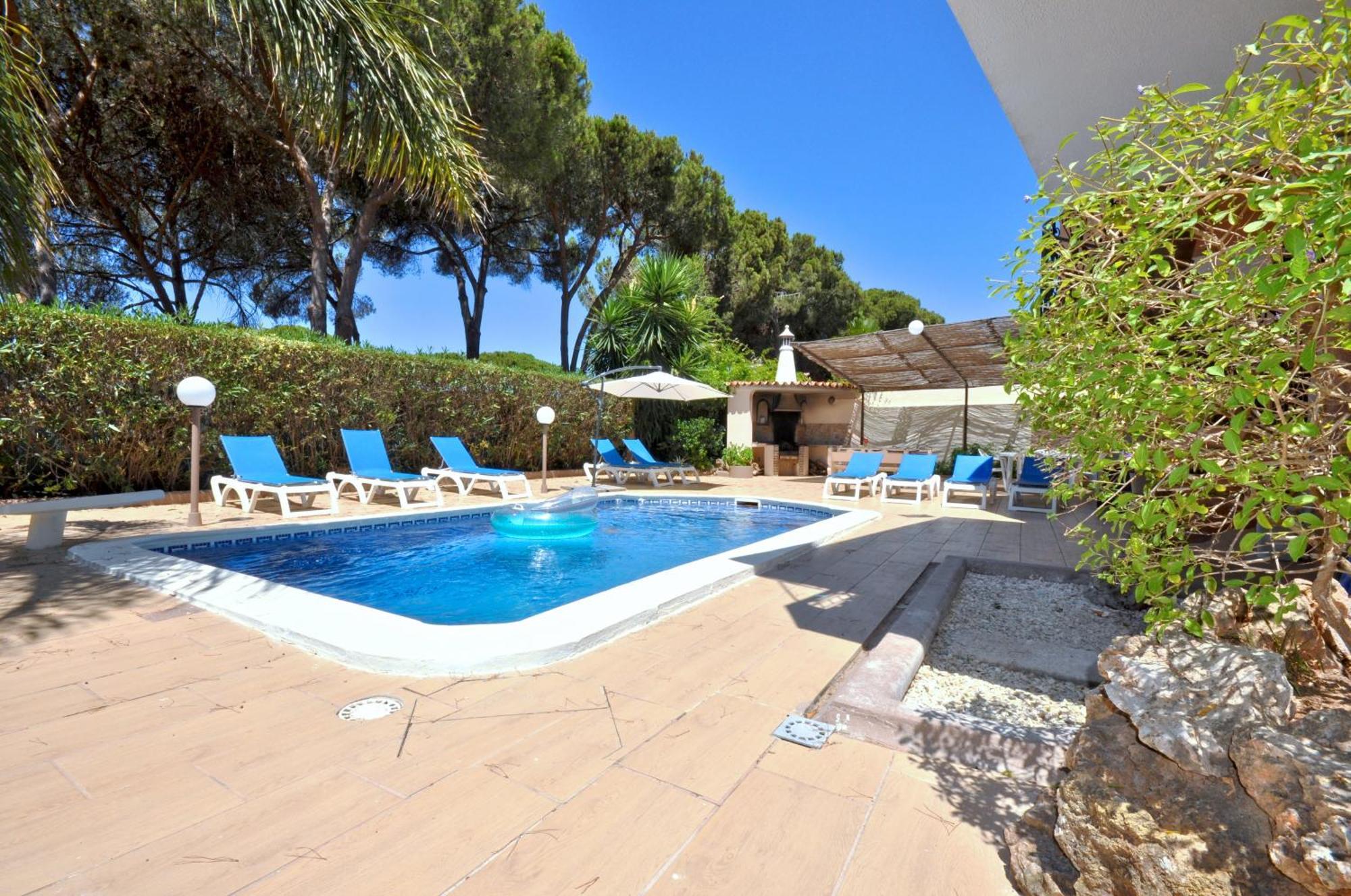 Walking Distance To The Centre - Snooker Table - Private Pool - 5 Bedrooms Quarteira Zewnętrze zdjęcie